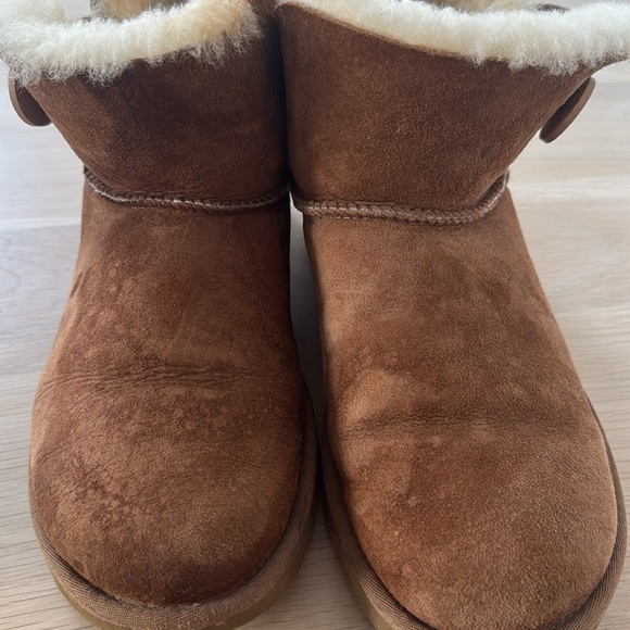 Uggs size 8 - Picture 2 of 4